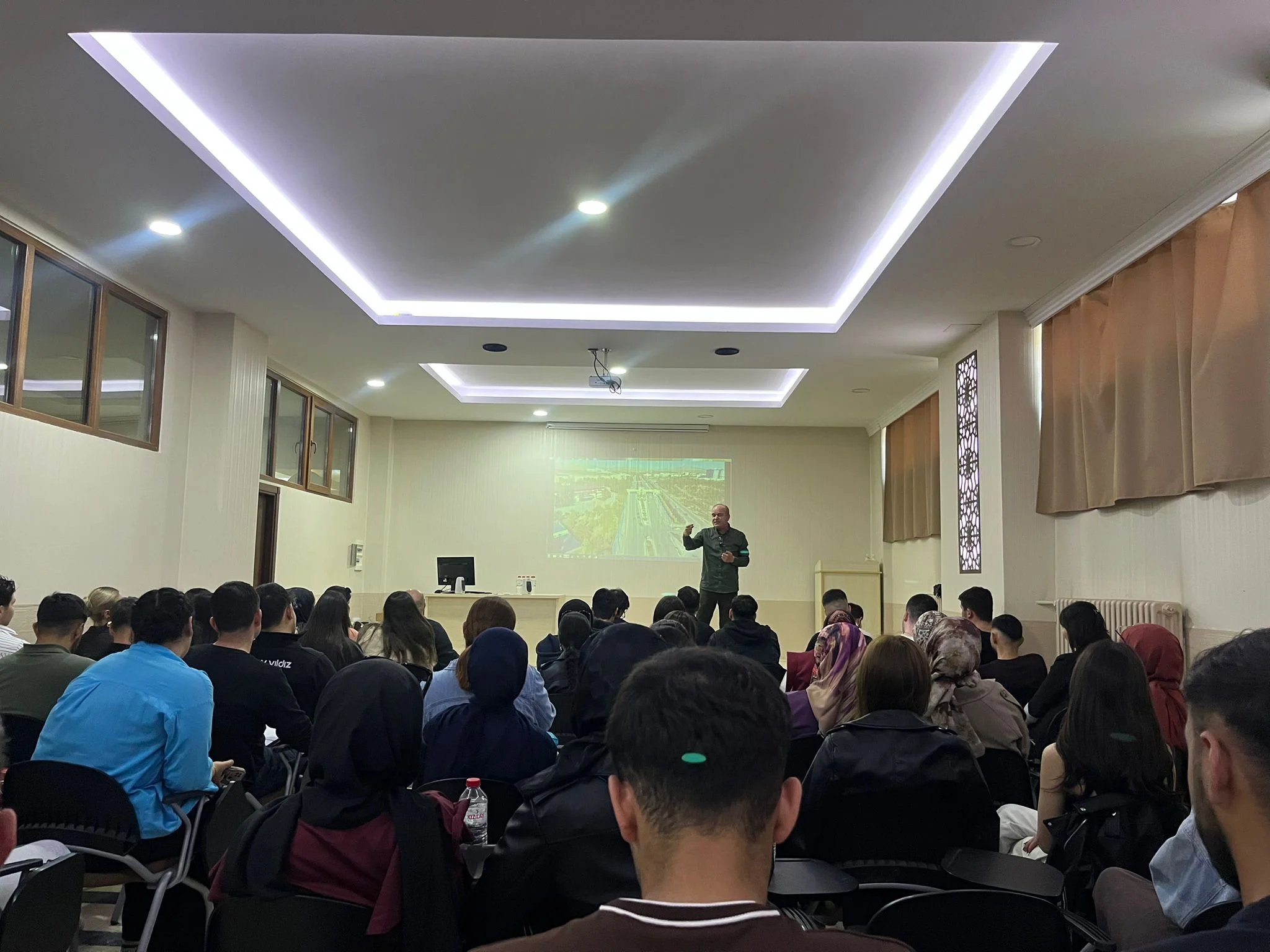 Akşehir Meslek Yüksekokulu Akademik-İdari Personeli ve Öğrencilerine Yönelik Seminer Gerçekleştirildi